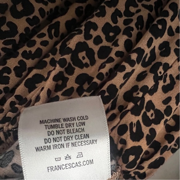 Francesca’s Leopard Print Smocked Barrel Leg Jumpsuit Size XS Forest Fairy - Picture 7 of 8